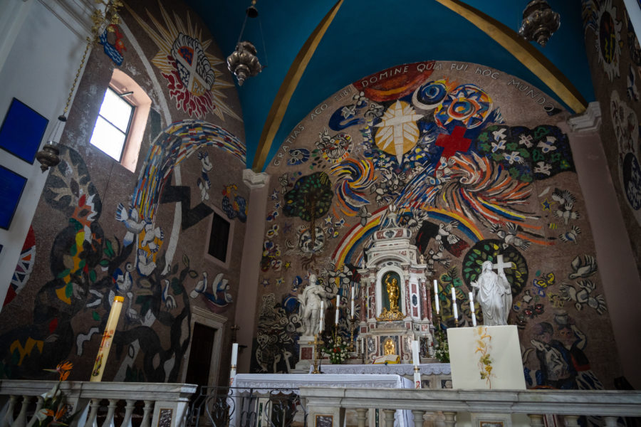 Intérieur de l'église Saint-Eustache à Dobrota