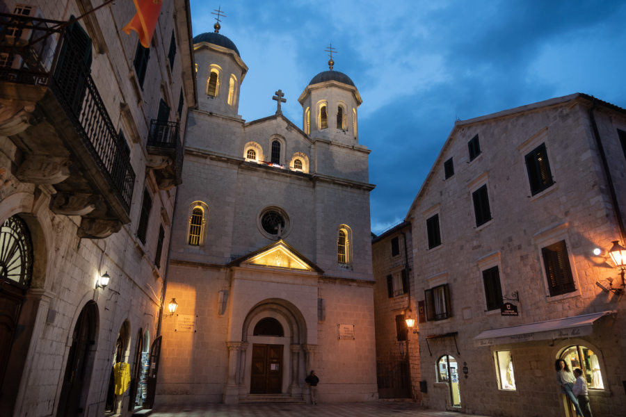 Ville de Kotor de nuit