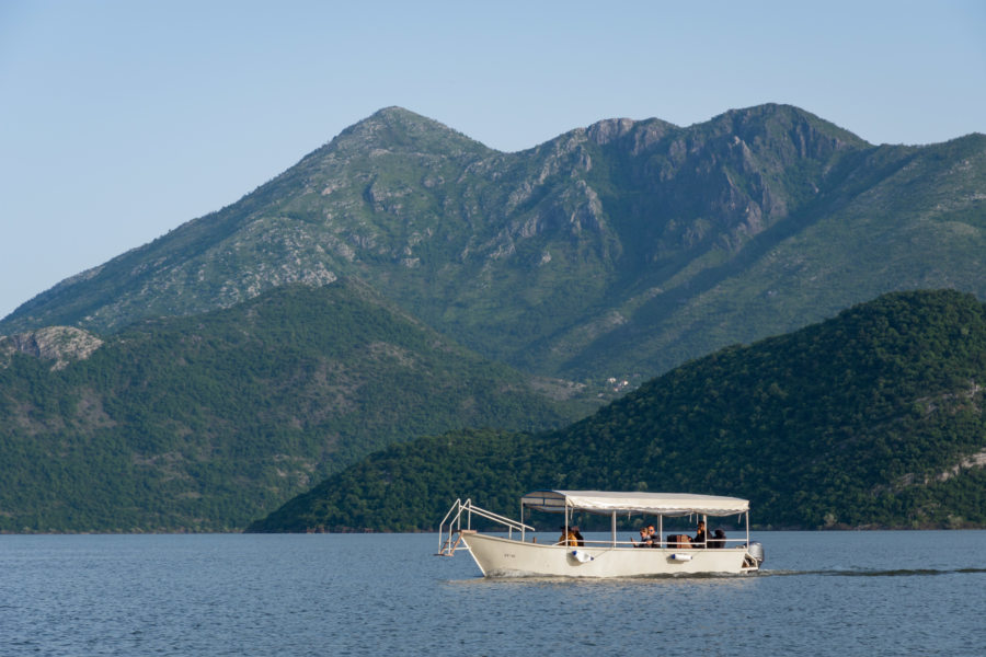 Bateau sur le lac de Skadar au Monténégro