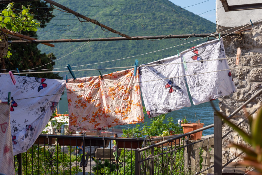 Linge qui sèche à Perast, Monténégro