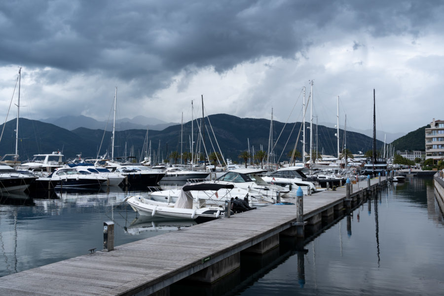 Marine à Tivat, yachts à Kotor