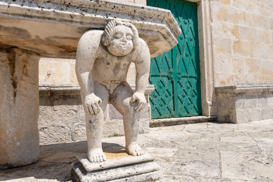 Statue sur l'île de Perast au Monténégro