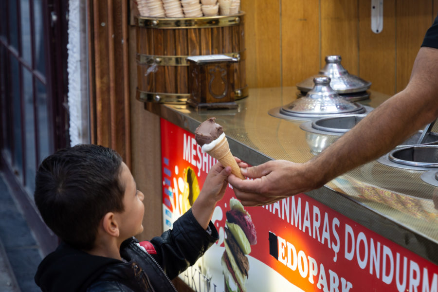 Glace et enfant à Prizren