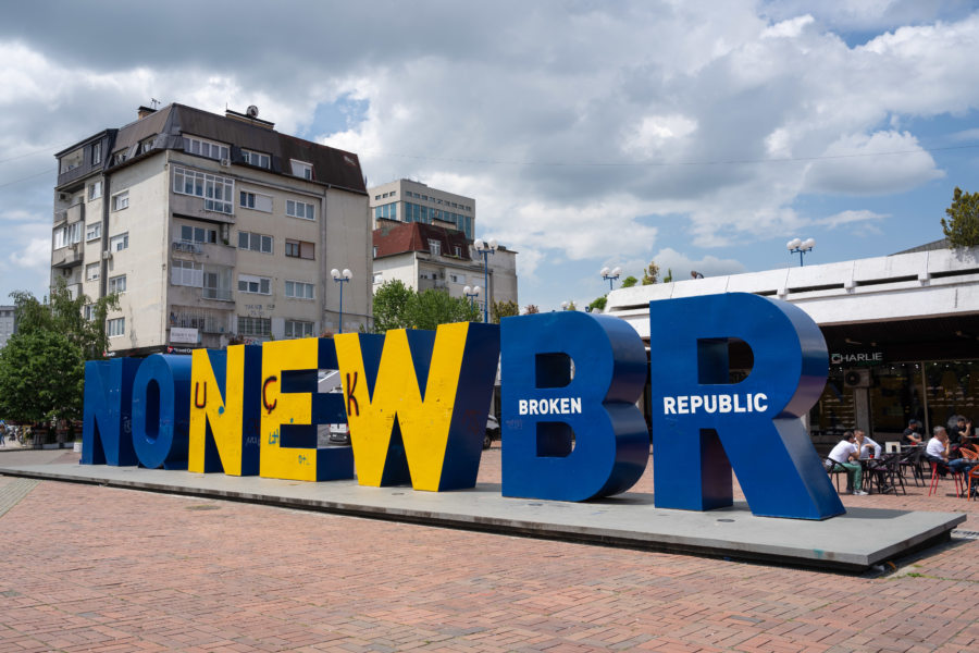Monument Newborn à Pristina, Kosovo