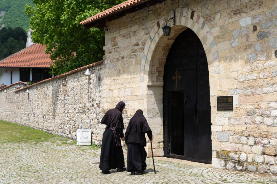Entrée du monastère orthodoxe de Pec au Kosovo
