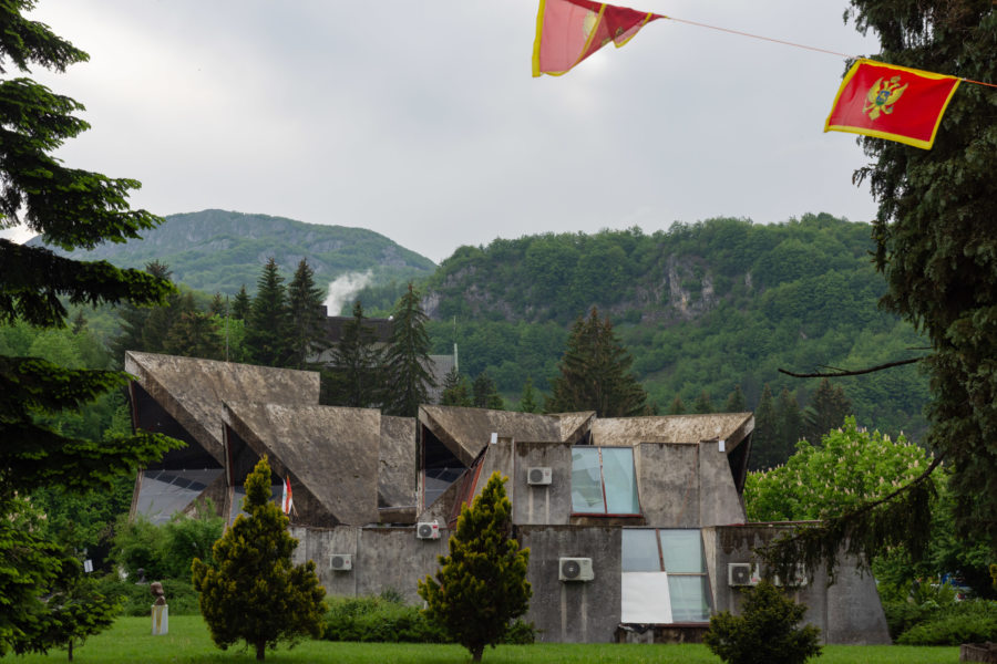 Monument yougoslave, brutalisme à Kolasin, Monténégro