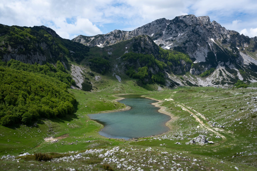 Lac sur le Durmitor ring, paysage du Monténégro