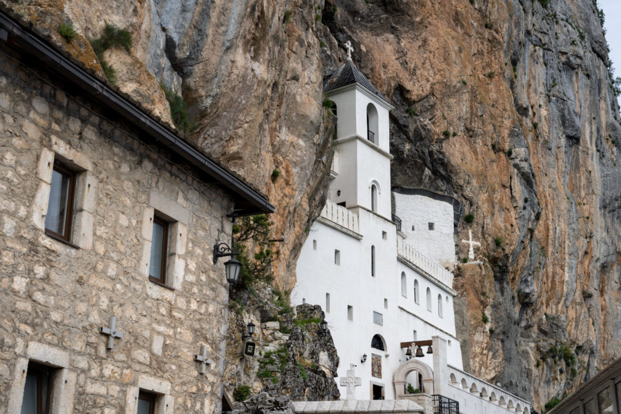 Visite du monastère d'Ostrog, voyage au Monténégro