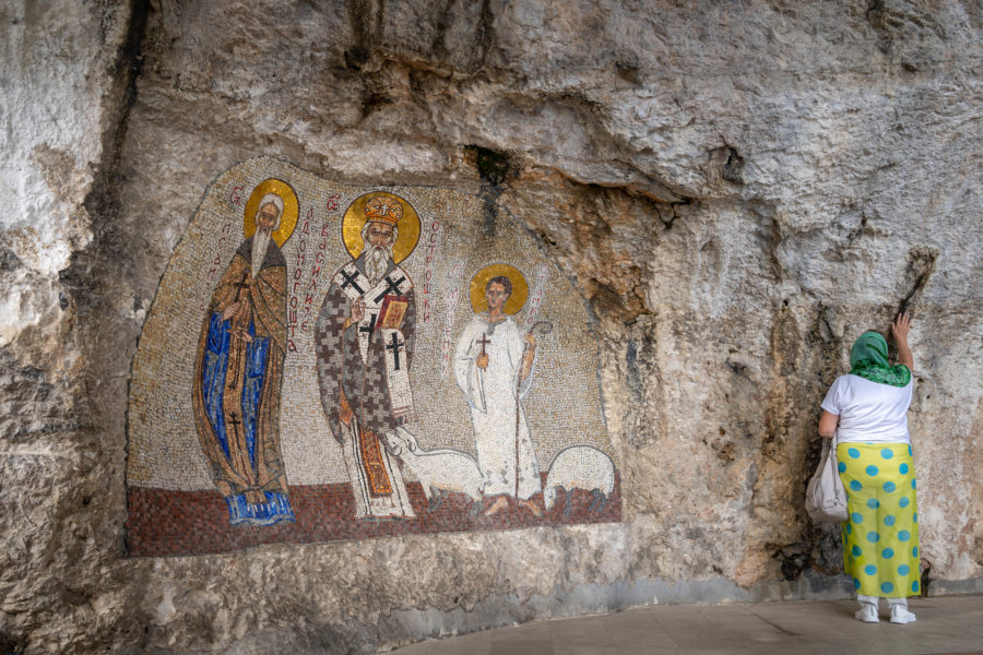 Visite du monastère d'Ostrog, voyage au Monténégro