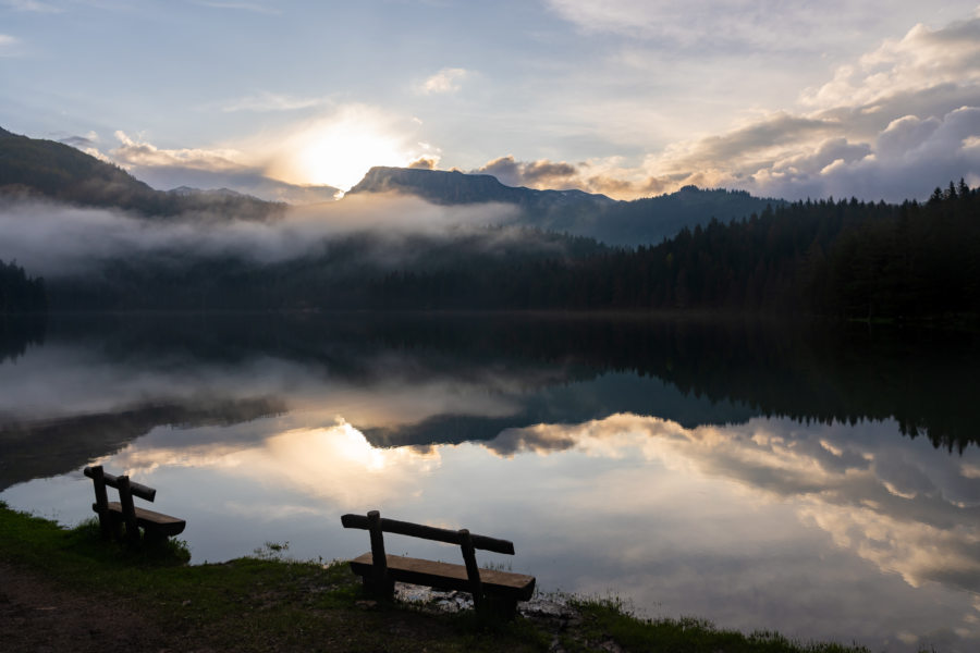 Voyage au Durmitor : coucher de soleil sur le lac noir