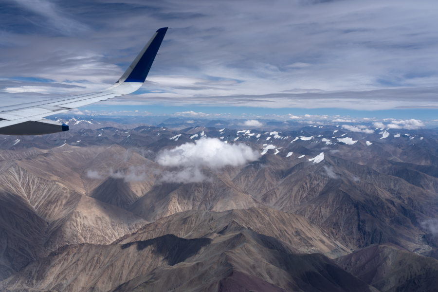 Arrivée en avion au Ladakh : les montagnes avant Leh