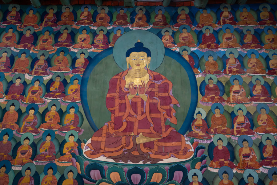 Peinture de bouddhas dans la gompa de Chemrey