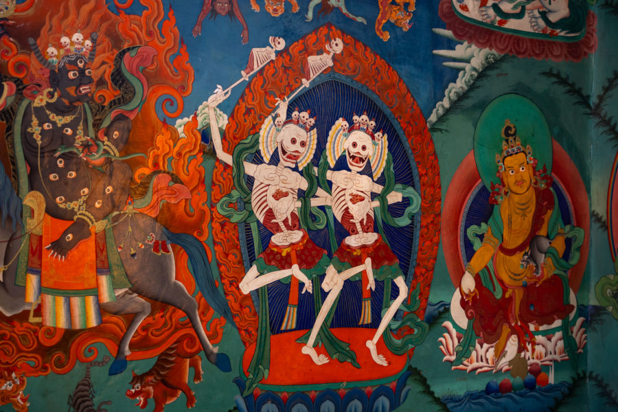 Monastère de Chemrey : peintures bouddhistes sur les murs