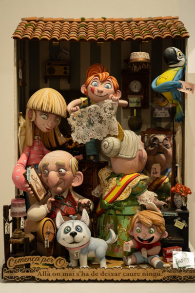 Statues de Ninots dans le musée des Fallas à Valencia