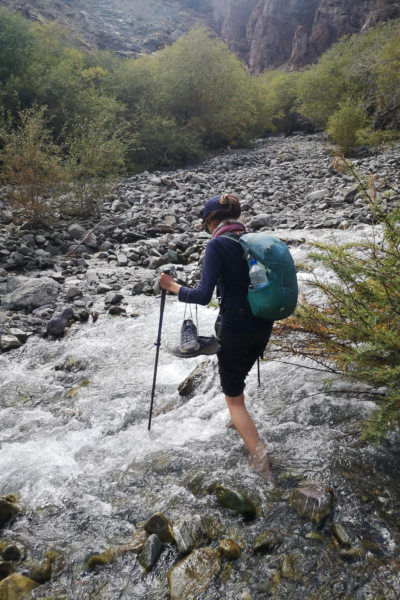 Traversée de rivière au Ladakh, trek vers Stok
