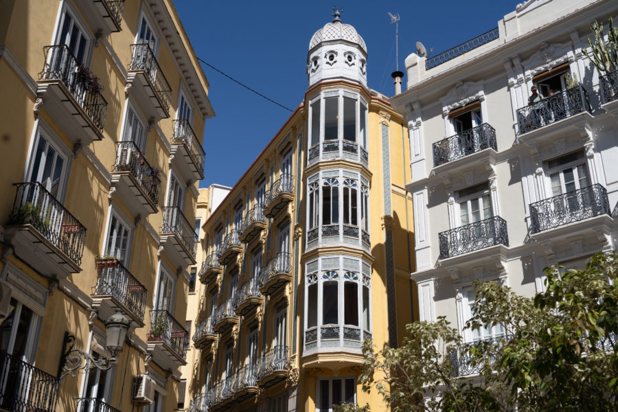 Visite de Valence en Espagne : belles façades d'immeubles