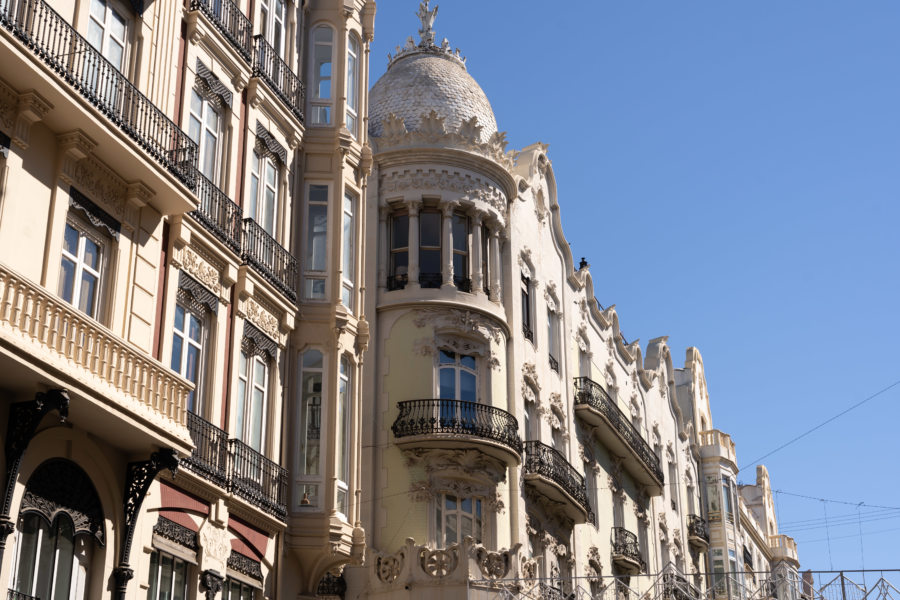 Visite de Valence en Espagne : belles façades d'immeubles