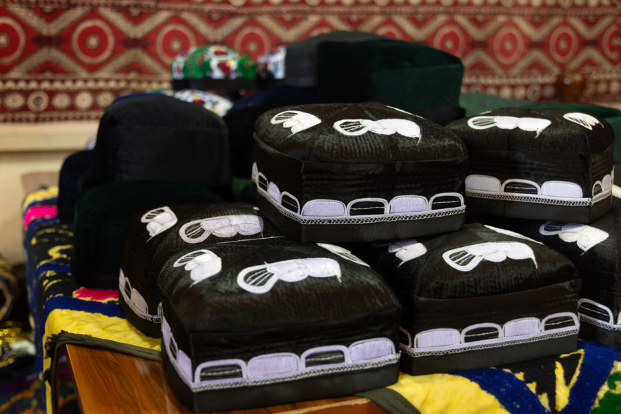 Chapeaux ouzbeks traditionnels à Kokand