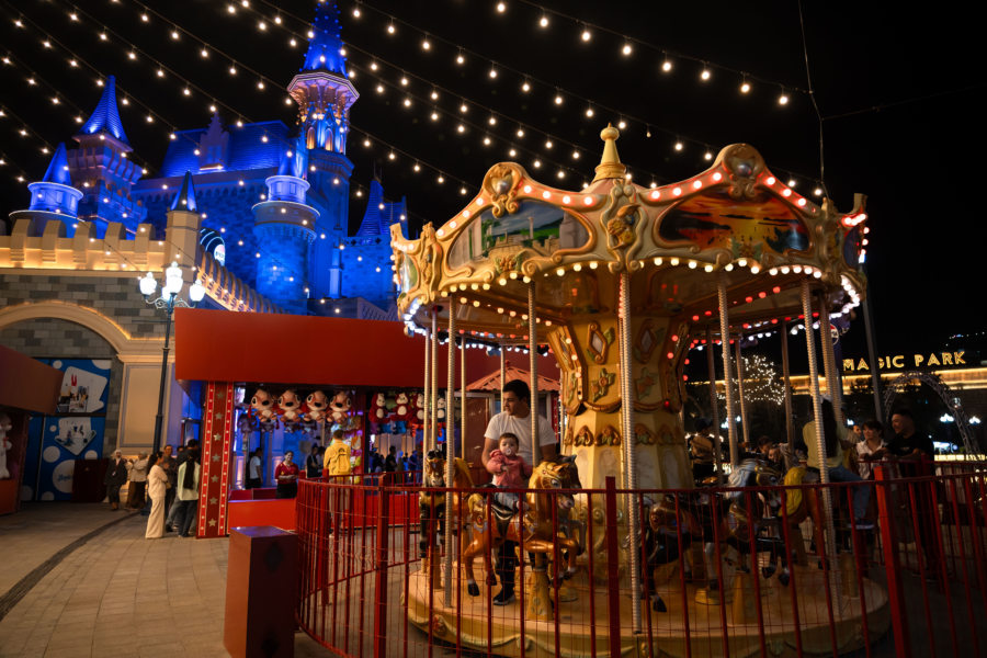 Fête foraine au Magic City park à Tachkent, Ouzbékistan