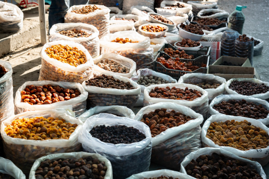 Fruits secs au marché ouzbek, Vallée de Ferghana