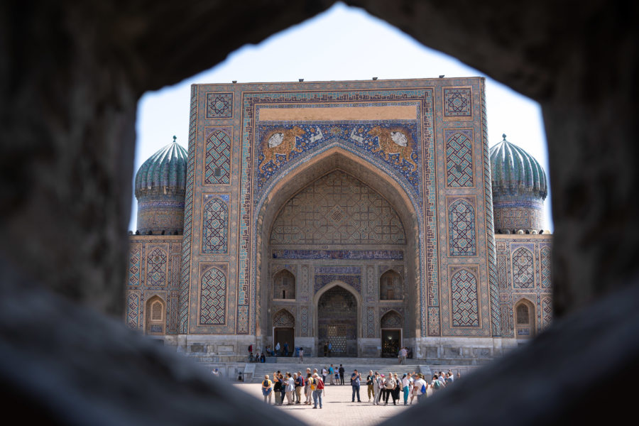 Medersa de Cher-Dor vue depuis celle d'Ulugh Beg, Samarcande