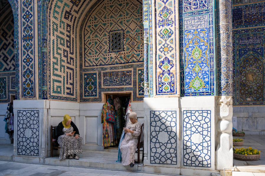 Boutique dans la medersa d'Ulugh Beg à Samarcande, Ouzbékistan