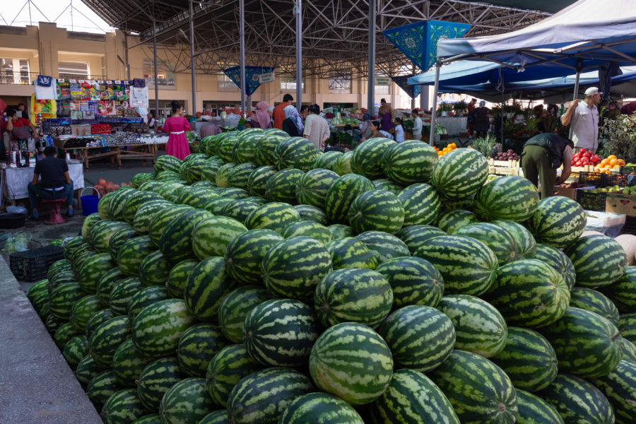 Montagne de pastèques au bazar de Samarcande
