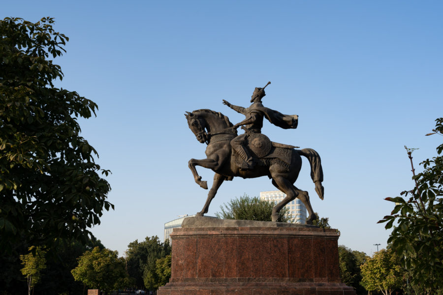 Statue de Tamerlan sur la place Amir Temur, Tashkent