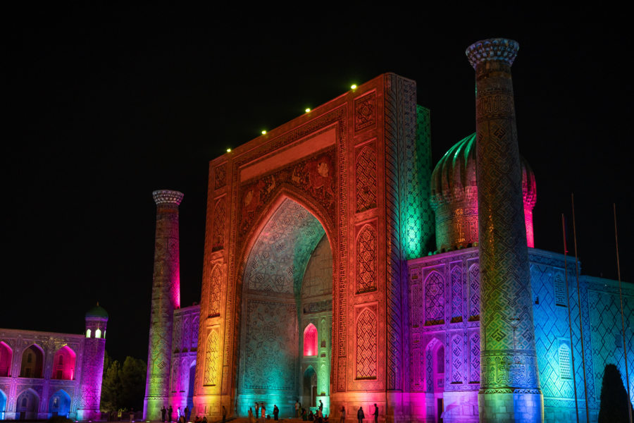 Eclairage de nuit au Registan de Samarcande