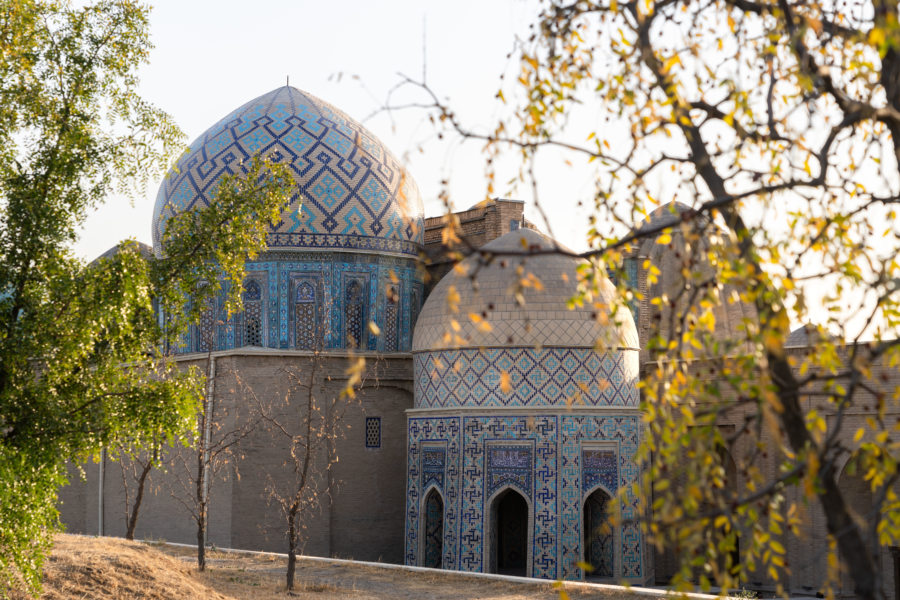 Mausolée de Shah i Zinda depuis le cimetière à Samarcande