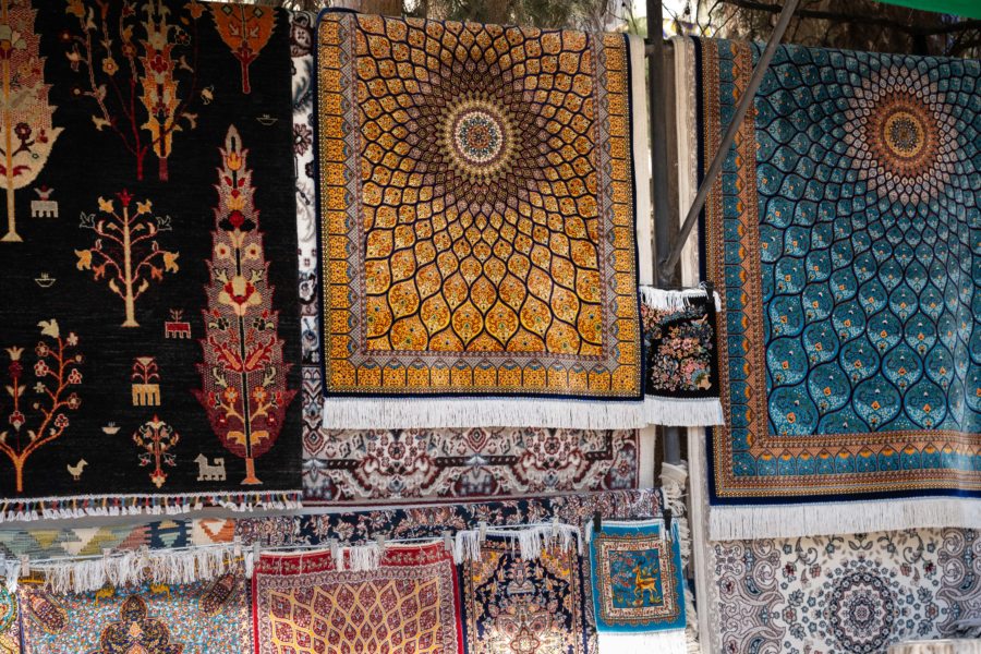 Tapis au marché de Chorsu à Tachkent