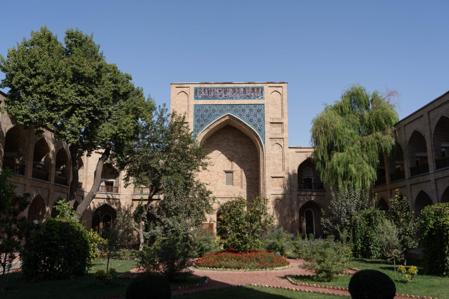 Visite de l'intérieur de la medersa Koukeldach à Tashkent