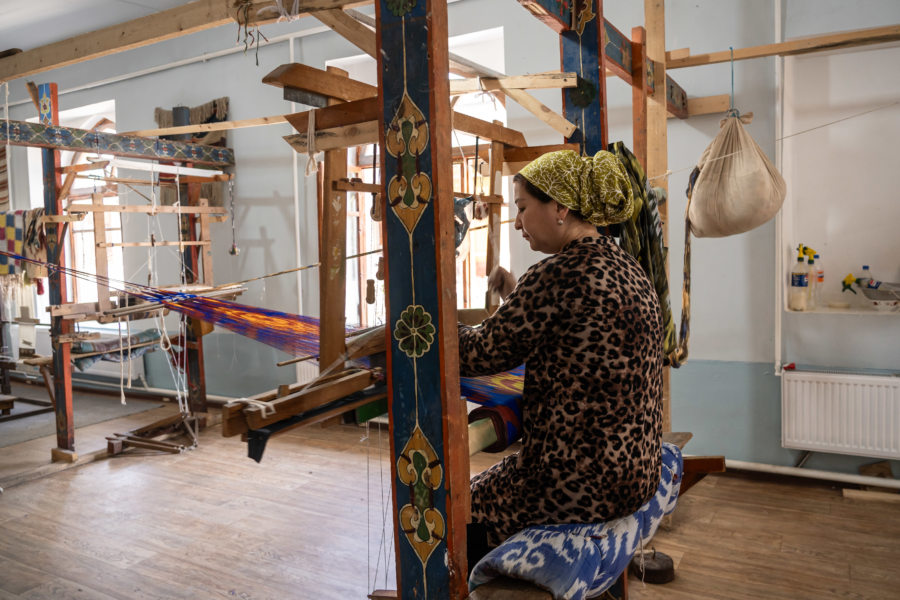 Yodgorlik silk factory, visite de métiers à tisser à Marguilan