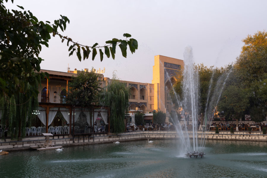 Place Lyabi Hauz à Boukhara, Ouzbékistan