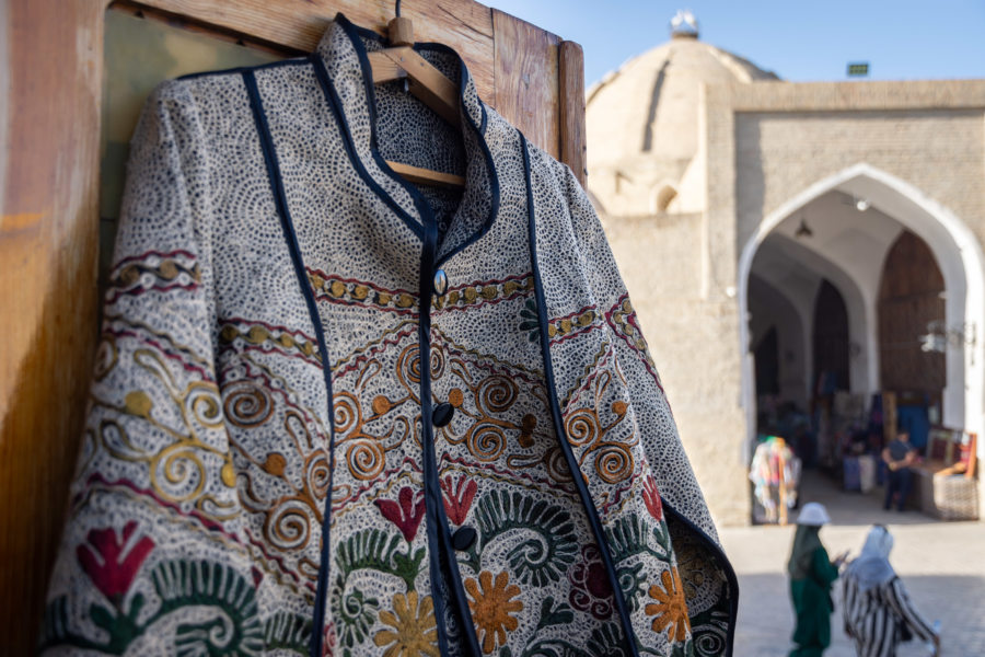 Veste brodée suzani, artisanat ouzbek