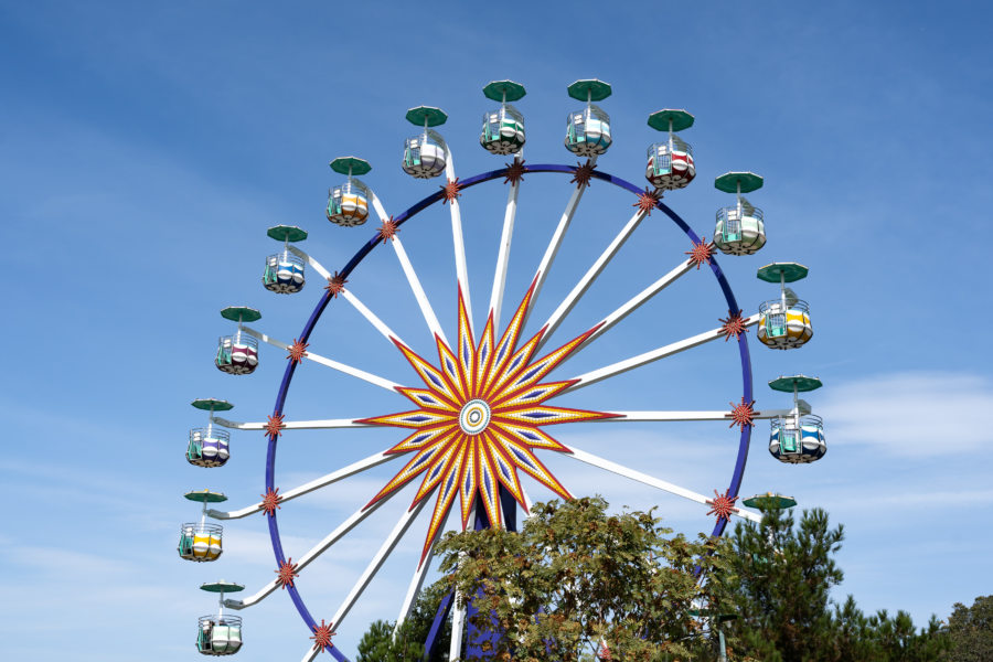 Grande roue dans le parc des Samanides