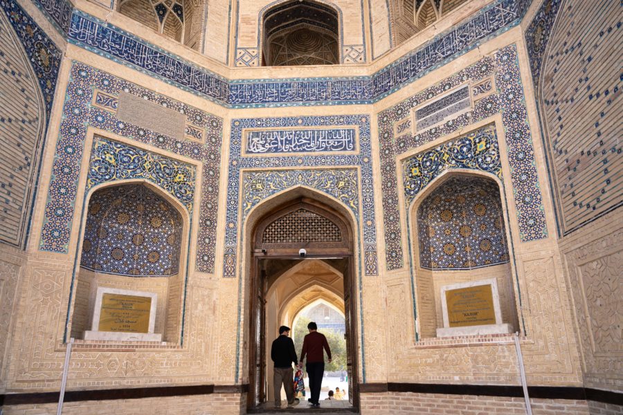 Entrée de la mosquée Kalon à Boukhara