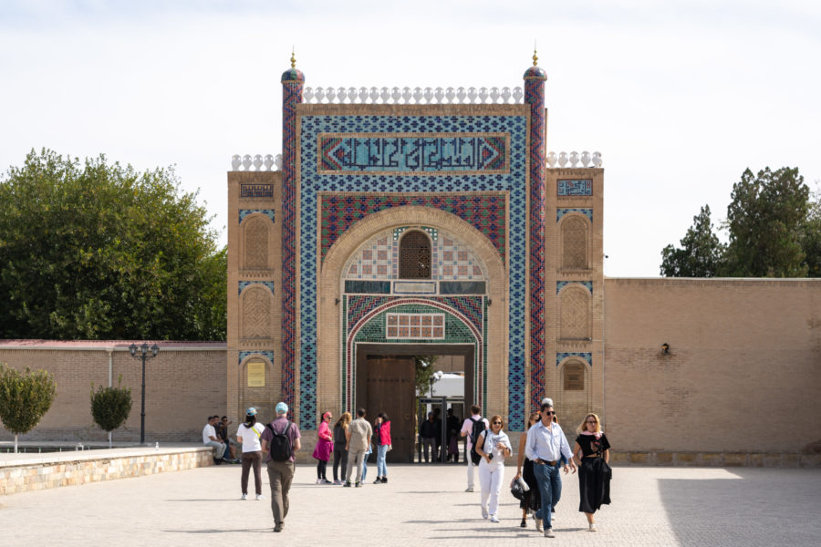 Entrée du Palais d'été Sitorai Mokhi Khossa à Boukhara