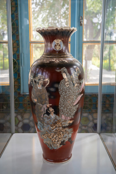Vieux vase chinois dans le palais d'été de Boukhara