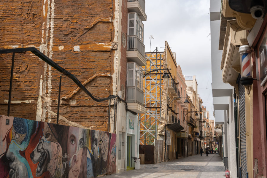 Immeubles troués dans la ville de Carthagène