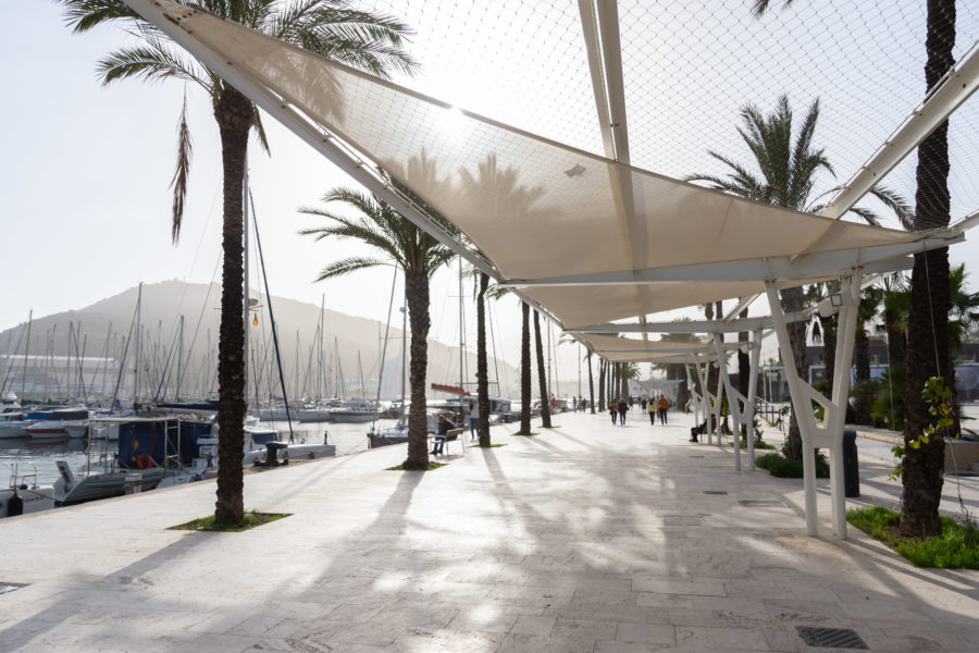 Promenade en bord de mer à Carthagène, Espagne