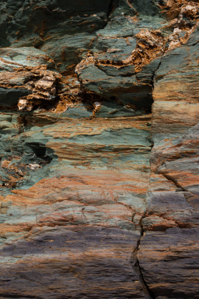Roche multicolore dans le parc naturel Sierra de la Muela en Espagne