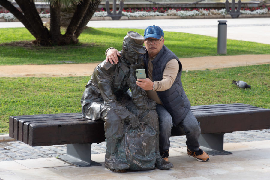 Selfie avec statue, visite de Carthagène